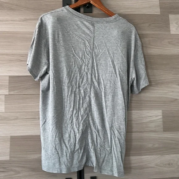 Lululemon T-Shirt - Picture 2 of 7